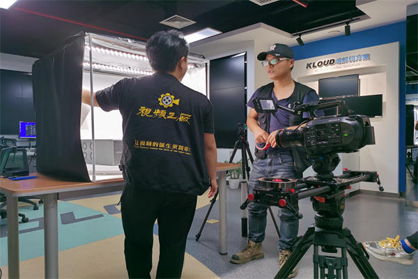 拍攝企業(yè)宣傳片需要哪些人員？——企業(yè)策劃視角下的完整團(tuán)隊(duì)配置指南